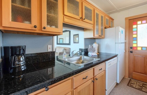 Nelscott House | Best surf views , sunsets, moonlight over the ocean in a quiet neighborhood.