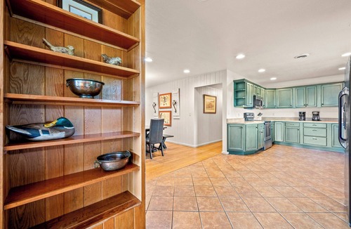 Chalet Village Cabin | BEST VIEW in town | HotTub | PoolTable | 3 king, 3 queen bd | Trillium Lodge