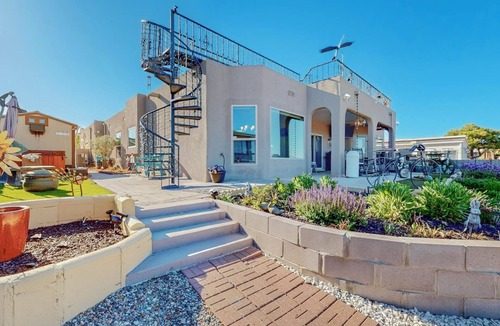 Westside House | Best view in town. Minutes away from Old town and the Albuquerque zoo