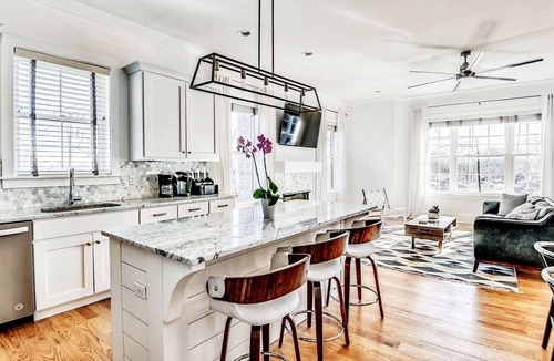 Hope Gardens House | ★Best Views in Downtown★Stunning design, rooftop, near BROADWAY - 8 beds
