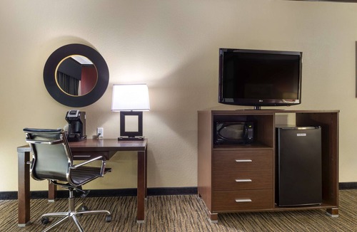 Center Hotel | Best Western Plus Classic Inn & Suites