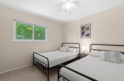 Dearborn Heights House | Big Fenced Backyard Sleeps 8
