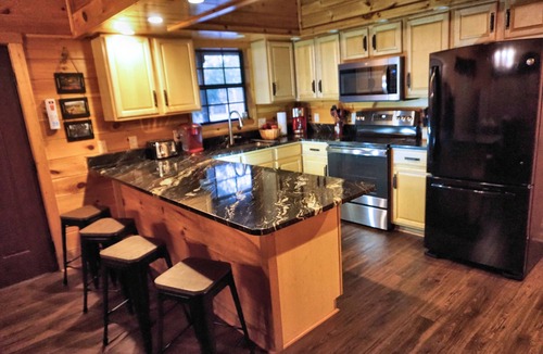 Pigeon Forge Cabin | Bigfoot Crossing - Walk to pool/Theater/No scary drive/Game room/Prime location
