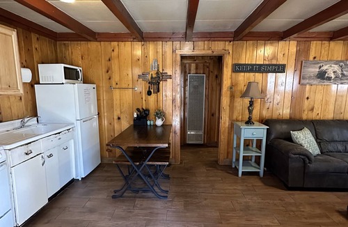 Cloudcroft Cabin | Bigfoot's Bunkhouse! Cozy Cabin, Cool Breeze Dogs Welcome! 45 min to white sands