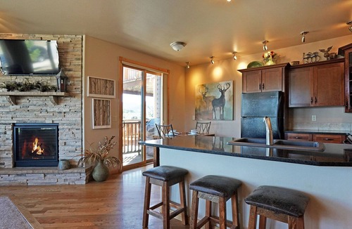 Estes Park Condo | Bighorn Mountain 19B - 2 Br Condo-Lake/Mountain Views!