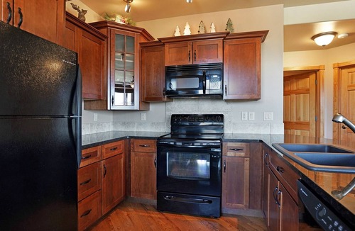Estes Park Condo | Bighorn Mountain 19B - 2 Br Condo-Lake/Mountain Views!