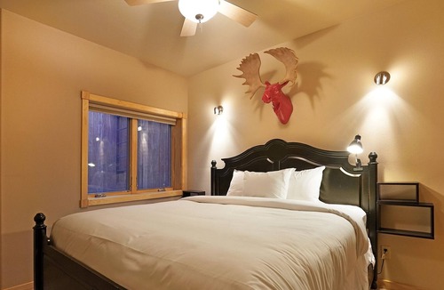 Estes Park Condo | Bighorn Mountain 19B - 2 Br Condo-Lake/Mountain Views!