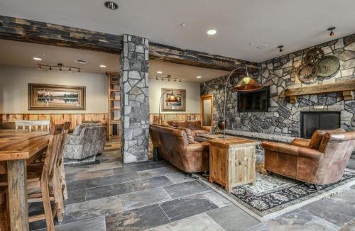 River Run House | Black Bear 8035 by SummitCove Lodging