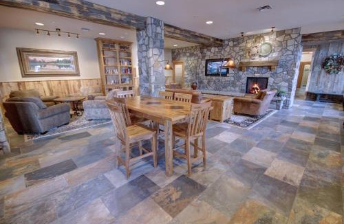 River Run House | Black Bear 8052 by SummitCove Lodging