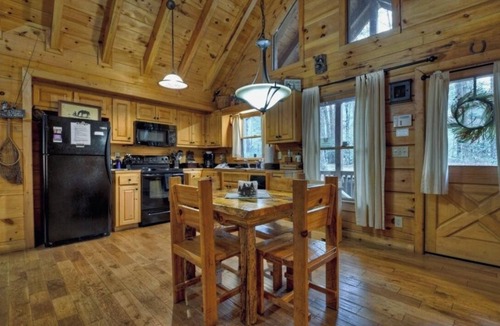 Cherry Log Cabin | Black Bear Hollow, your perfect 2bed 2bath escape in Cherry Log, Georgia!