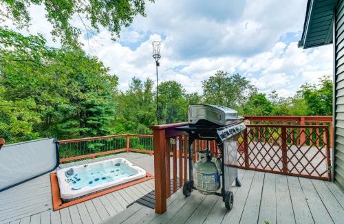 Blacksburg House | Blacksburg Hideaway with Hot Tub about 5 Mi to Campus!