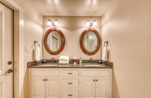 Fredericksburg Apartment | Blacksmith Quarters on Barons Creek