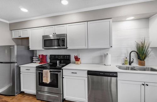 Downtown Apartment | Blossom: Ground Floor, Comfy King Bed