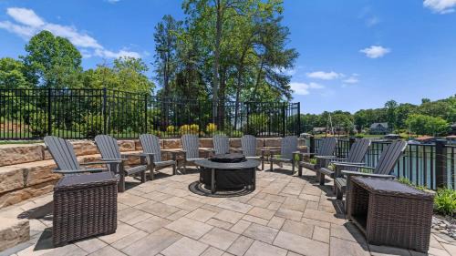 Lake Norman of Catawba House | Blue Heron Gray Fox by AvantStay 2 Lakefront Homes Sleeps 44 Pool Dock Theater