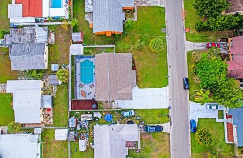 Apollo Beach House | Blue on Fox Run