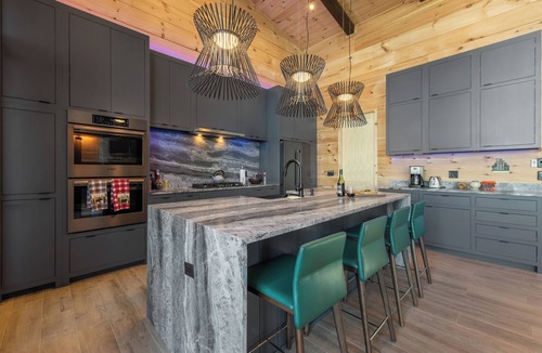 Ridges Over the Lake Cabin | Blue Ridge Ultra Luxury with Stunning Mountain & Lake Views, Near Aska & Marina