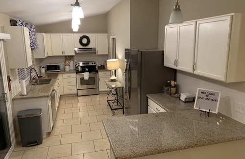 Live Oak House | Bluedoor House Comfy Home close to NB, SA, & RAFB