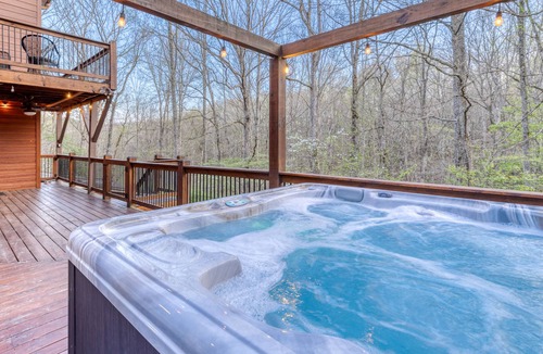 Morganton Cabin | BlueRidge -IndoorPool,HotTub,BBQ,Firepit & Theater