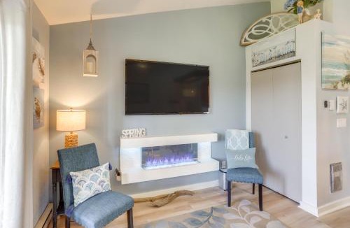 Oak Harbor Apartment | Boat Slip and Pool Access Oak Harbor Haven!