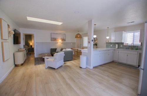 Huning Highland Historic District House | Bohemian Chic an Eclectic Escape-Hot Tub-Pet Friendly-No Pet Fees!