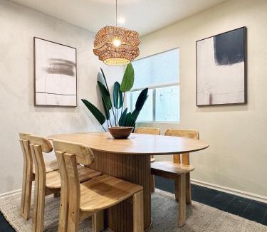 Burbank House | Bohemian Dream- 2BR, Retreat Near Hollywood -BR6