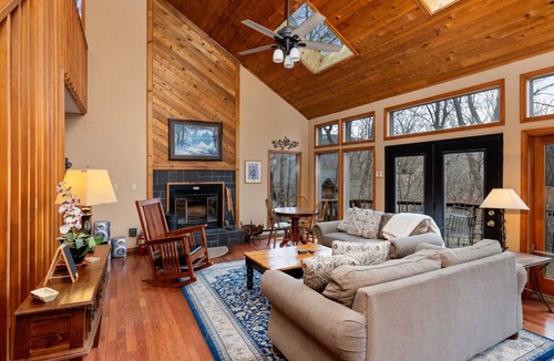 Pedlars Edge House | Book your summer at Wintergreen, pool access, grill, hiking, biking and more