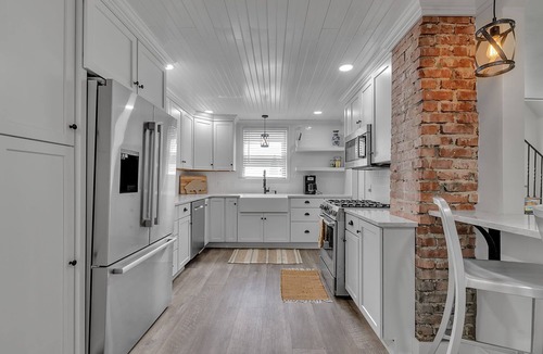 Lake Erie Beach House | ~Booking Year-Round~ 4B 2.5 BATH Updated Grandview Bay Home