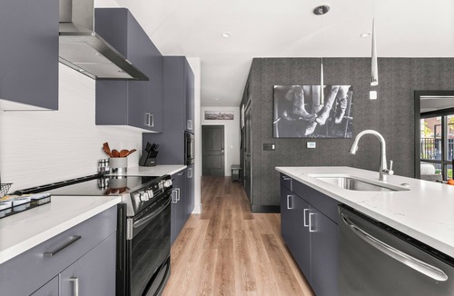 West End Condo | Boots & Strings/2 BR 2 BA condo/Stylish West End Gem/Pool/Gym/Parking
