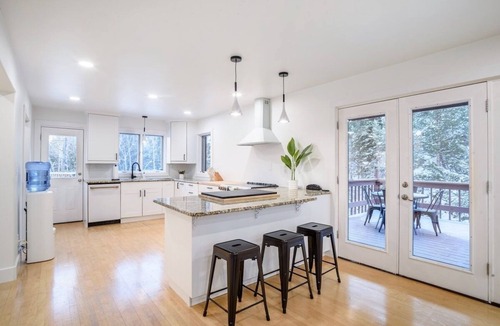 Boulder House | Boulder Luxury Getaway | 7 acres/w River & Pond