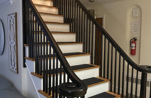 Elmhurst House | BRAND NEW 4 beds 2 baths 3 min drive to downtown