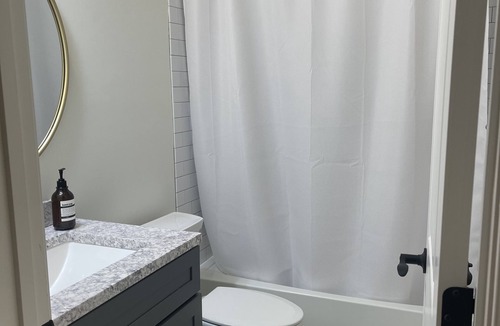 Clifton Apartment | Brand New Custom 2br-2bth 1500sqft Basement