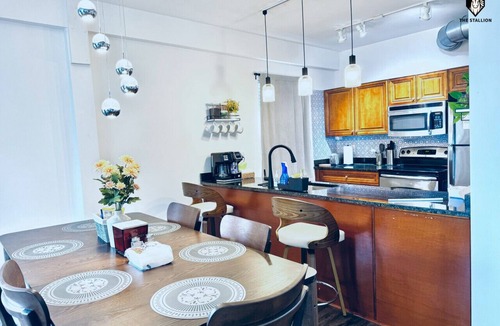 Downtown Memphis Apartment | BRAND NEW Modern Spacious Loft in Downtown with free parking