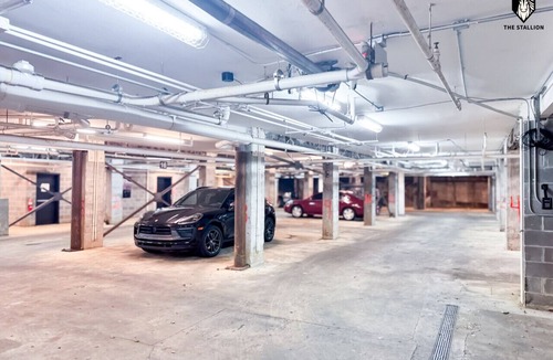 Downtown Memphis Apartment | BRAND NEW Modern Spacious Loft in Downtown with free parking