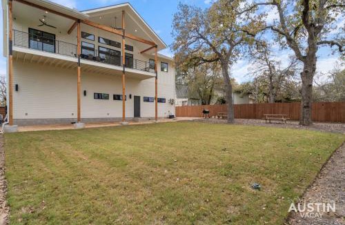 Lakeland Park Apartment | Brand New Studio Apt w King Bed Kitchenette in Steiner Ranch by Austin Vacay