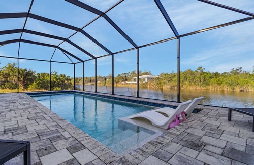South Gulf Cove Villa | Brandnew (2024) Villa with huge pool on the water