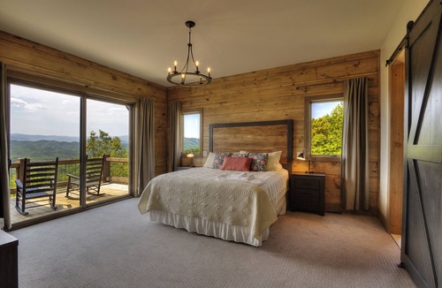 Gatlinburg - Pigeon Forge Cabin | BREATHTAKING Views !/6 Private King Suites/Handicap Friendly/Firepit/Theater