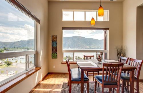 Manson Apartment | Breezy Lake Chelan Condo with Pool and Hot Tub Access!