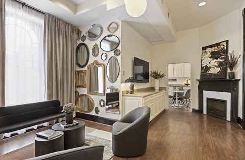 Downtown Baltimore Hotel | Brexton Hotel | Touchless Charming Studio