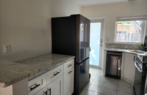 Poinciana Park House | Bright 2-BR &backyard mins to las olas/beach/airport