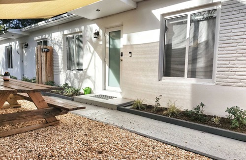 Poinciana Park House | Bright 2-BR &backyard mins to las olas/beach/airport