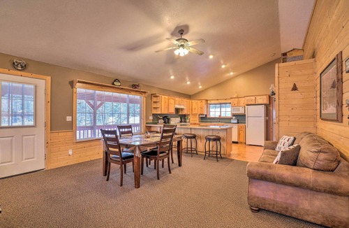 Meadow View Heights Cabin | Bright & Cozy Duck Creek Cabin w/Grill & Fire Pit