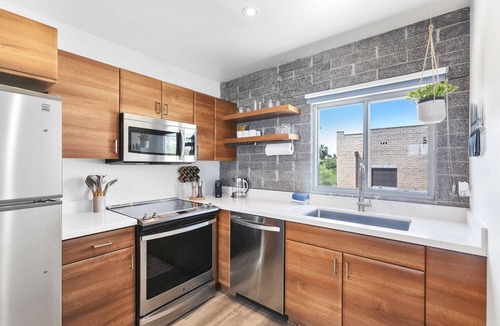 Roosevelt Condo | Bright Micro-Flat steps from DTPH – Pool