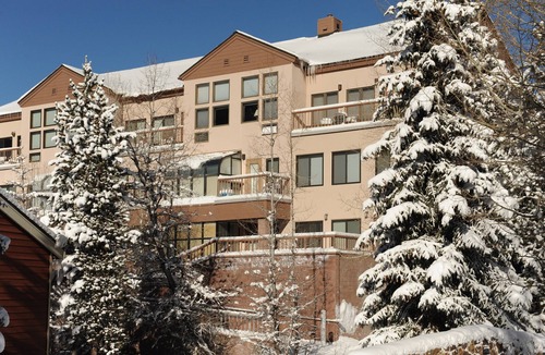 Mountain House Apartment | Bright Mountain Condo for 4 with Full Kitchen