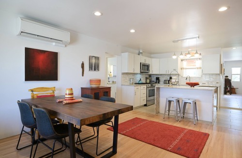 Southside House | Bright renovated escape near downtown with free WiFi, AC, large backyard & patio