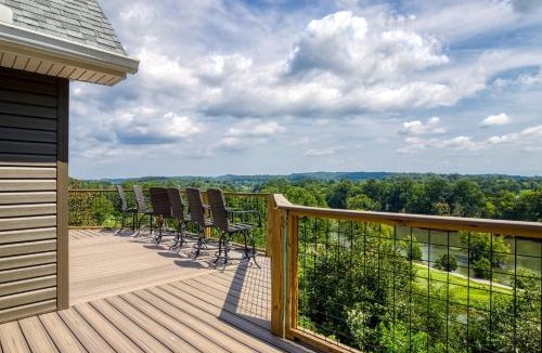 Kodak House | Broadview, River, Golf Course, Games, free Attraction Tickets, WIFI!