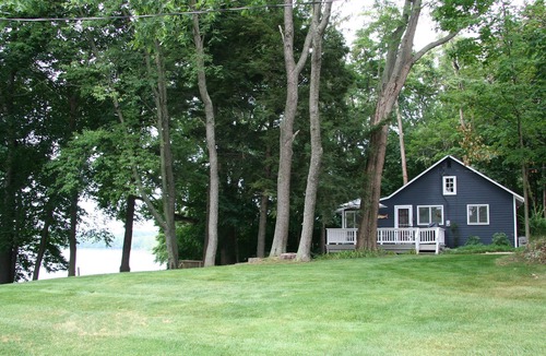 Fennville Cottage | Brower Cottage - Lakefront Secluded Wooded Lot on Hutchins Lake Near Saugatuck