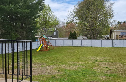 Stoughton House | Brown sugar private one bedroom few minutes away grocery stores, dollar tree,bjs