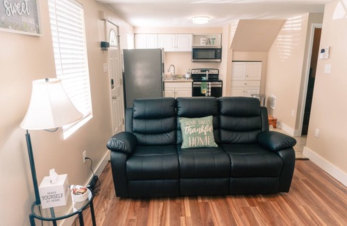 Arcadia House | Bungalow Home with EV charger - No Cleaning Fee