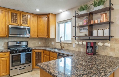 Lakeview House | Business in Front and Fun in the Back! Pets too!