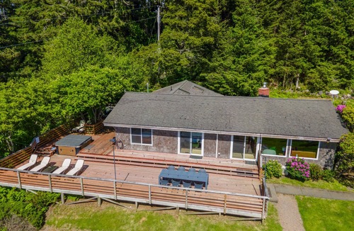 Gold Beach House | Byrdies Beach House - private beach and ocean view
